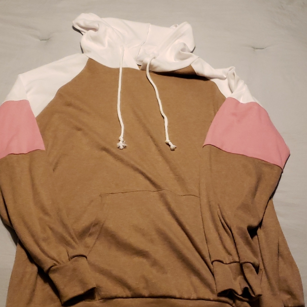Boutique hooded pullover